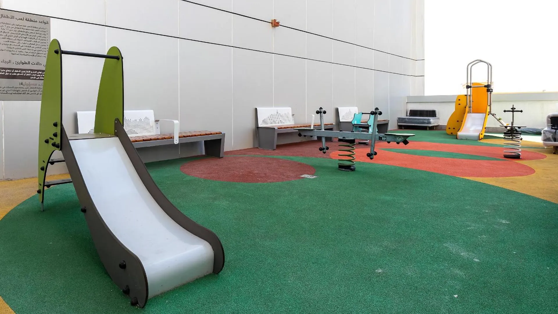 Simply Comfort Apartments At Nobles Tower Luxury Burj View Dubaj Egyesült Arab Emírségek