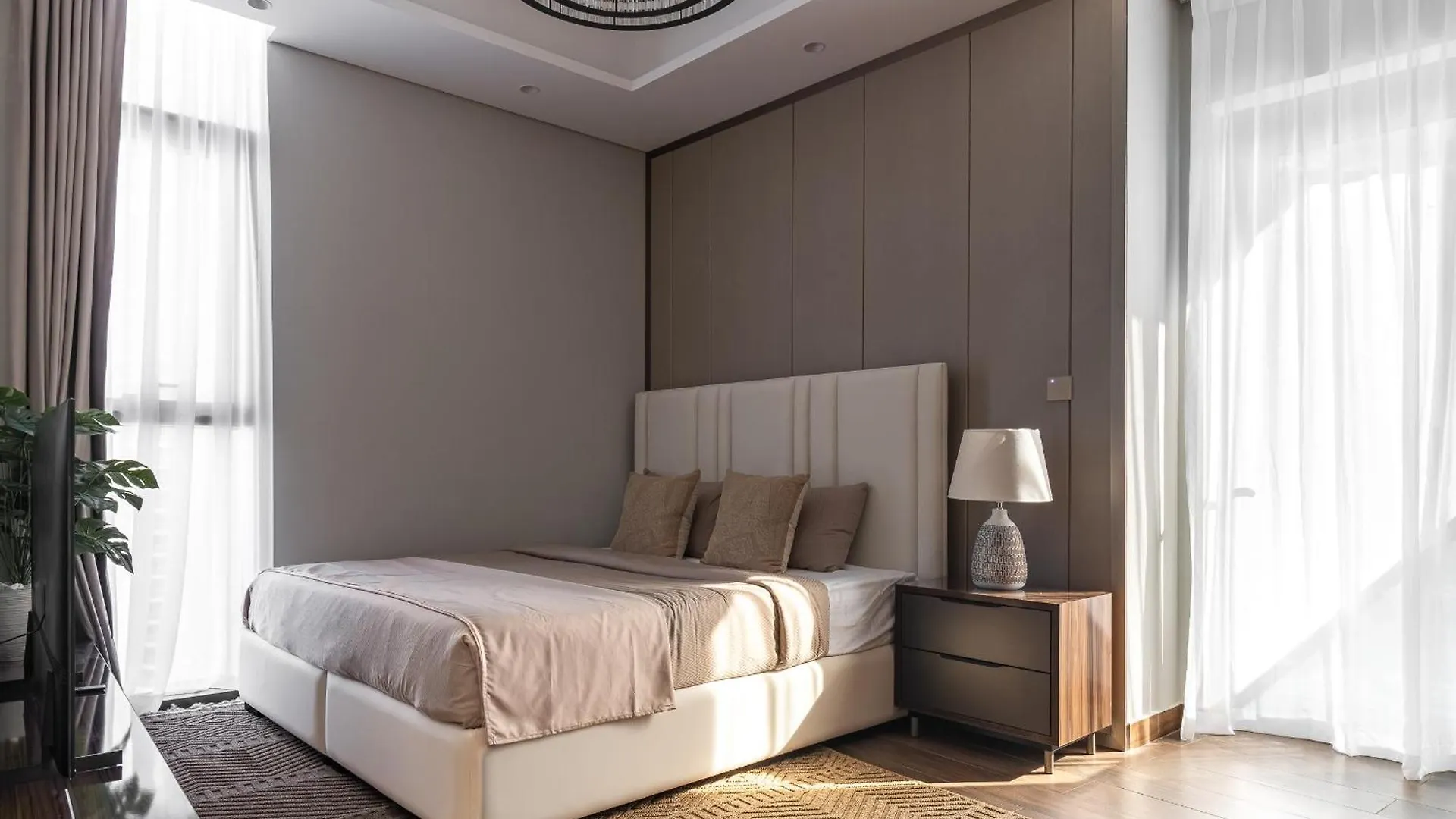 Simply Comfort Apartments At Nobles Tower Luxury Burj View Dubaj Egyesült Arab Emírségek