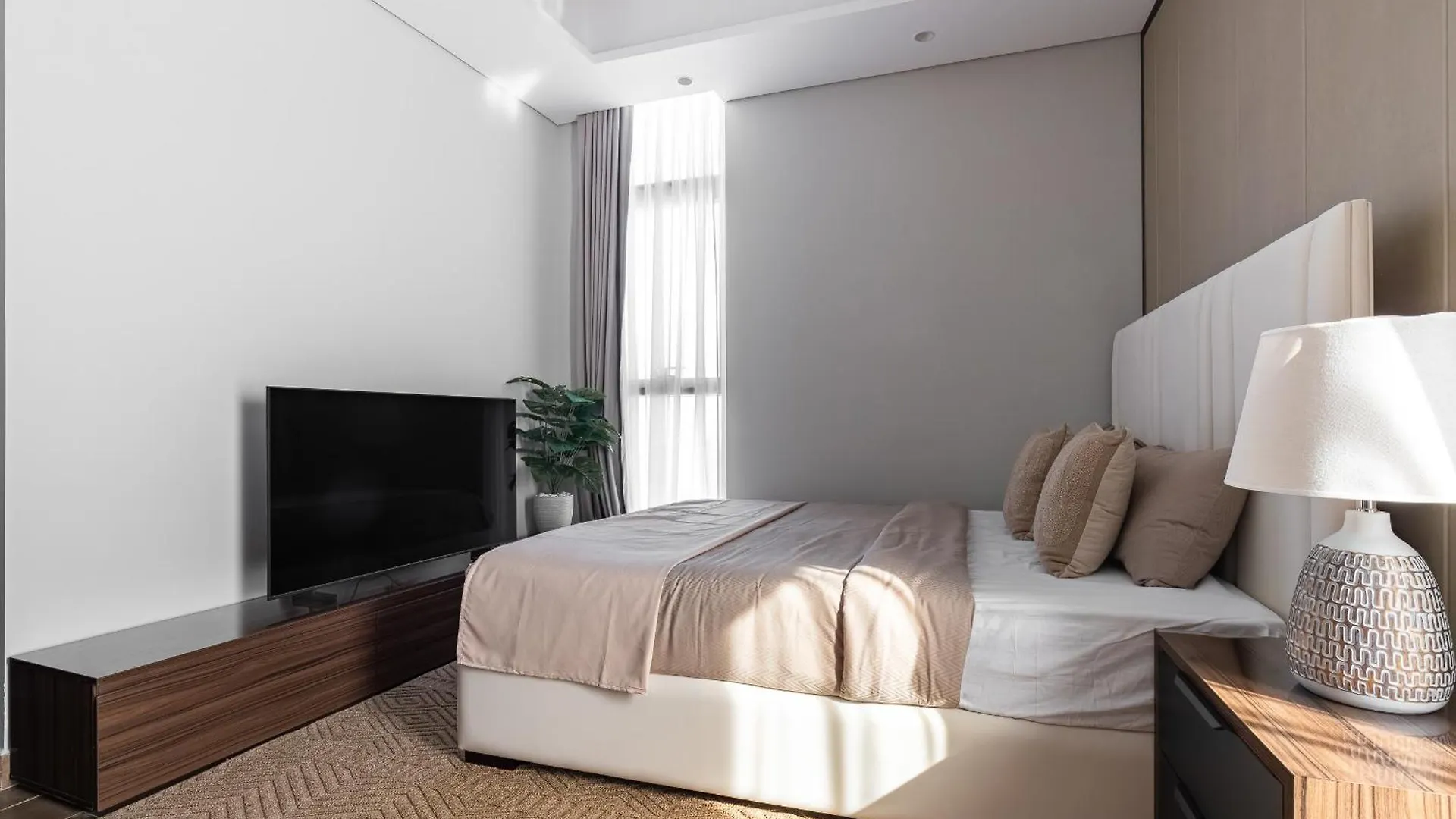 Simply Comfort Apartments At Nobles Tower Luxury Burj View Dubaj 0*,