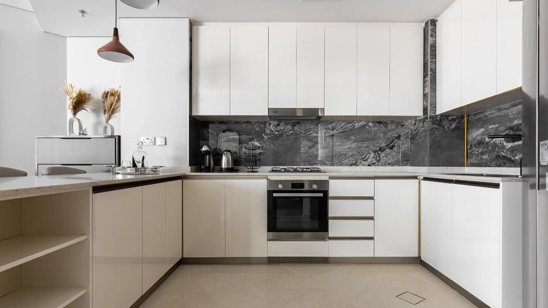 Simply Comfort Apartments At Nobles Tower Luxury Burj View Dubaj